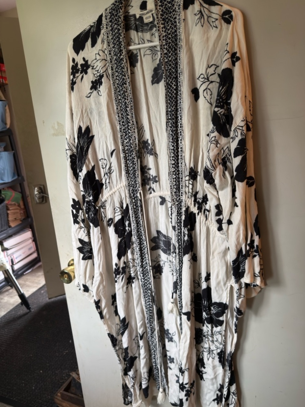 Billabong Black & Cream Floral Open Kimono with Belt Size Large